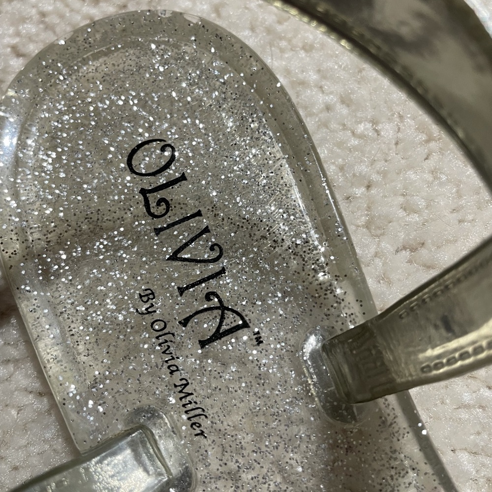 Size 6, women’s thong flip-flops, Olivia - Picture 6 of 6